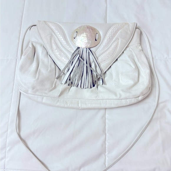 Vintage 80s Cream Abalone Shell & Tassel Accent Shoulder Purse Bag Granny Kitsch - Picture 1 of 16